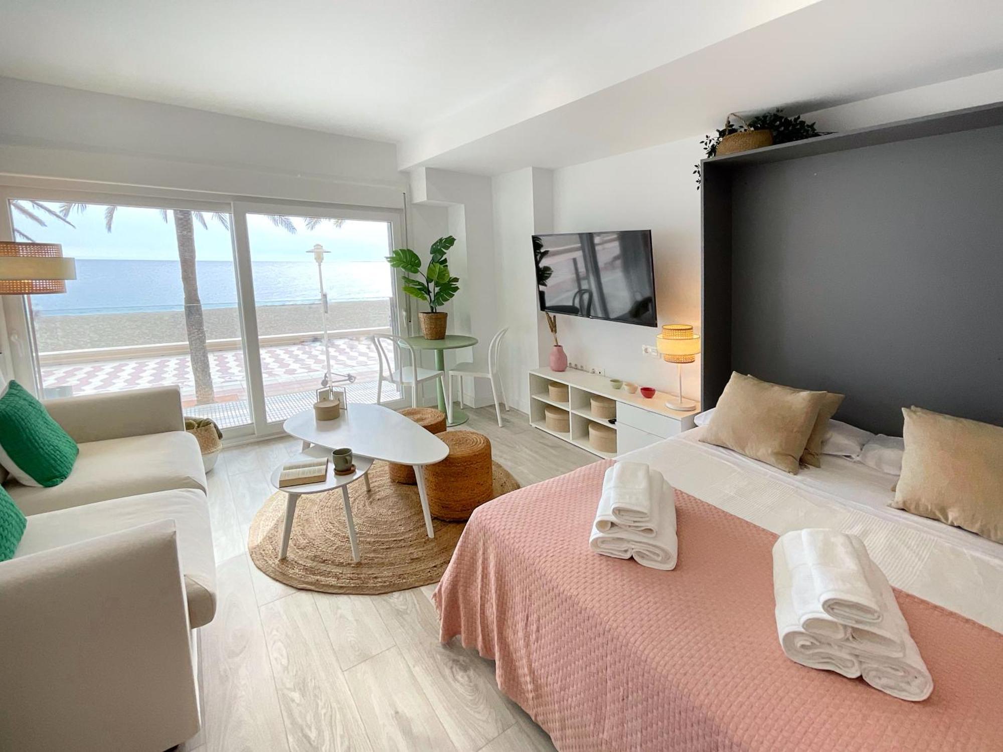 Cs7 Kaleria Suites Almería Extérieur photo
